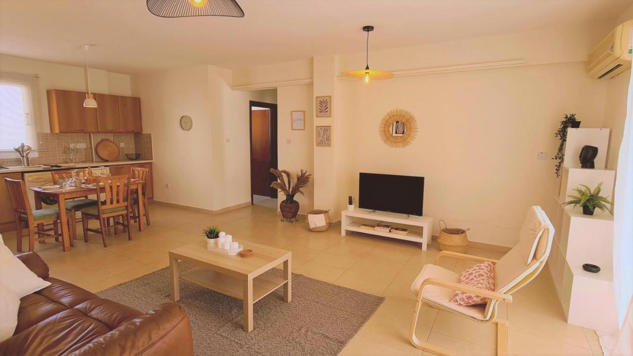 Stay Sunny Palms Apartment Вороклини Экстерьер фото