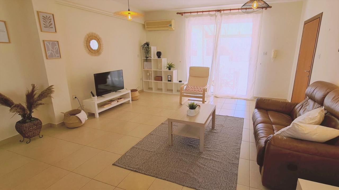 Stay Sunny Palms Apartment Вороклини Экстерьер фото