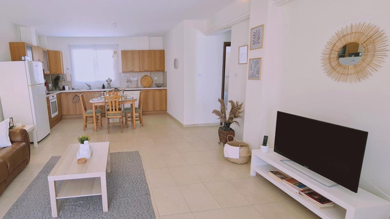 Stay Sunny Palms Apartment Вороклини Экстерьер фото