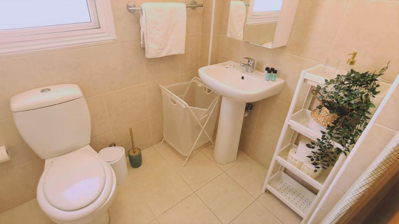 Stay Sunny Palms Apartment Вороклини Экстерьер фото