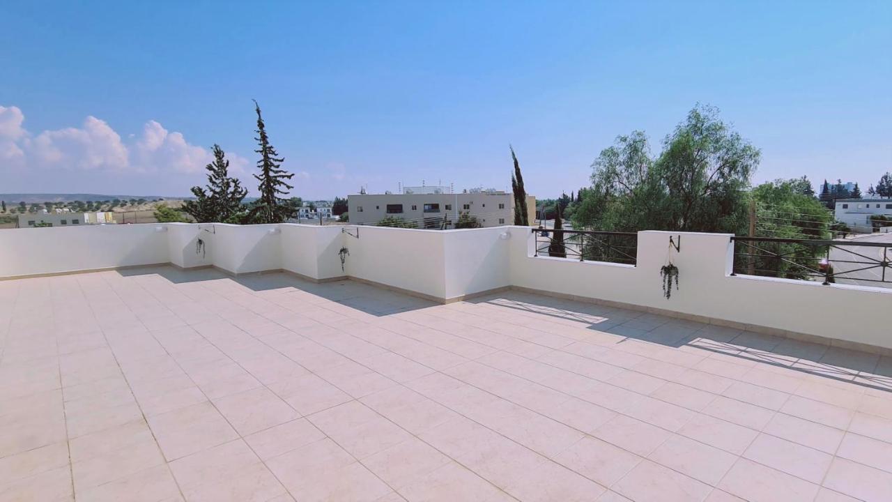 Stay Sunny Palms Apartment Вороклини Экстерьер фото