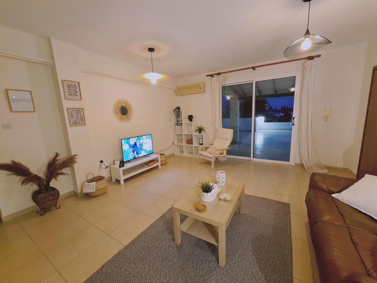 Stay Sunny Palms Apartment Вороклини Экстерьер фото